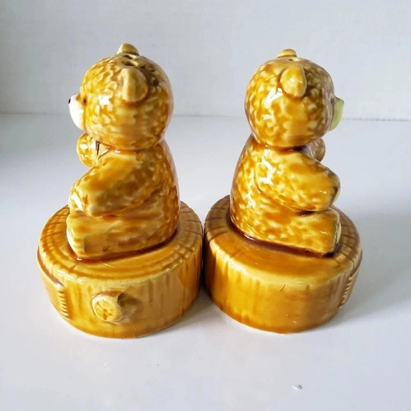 Vintage set of 2 Teddy Bear  Souvenir Salt/Pepper Shakers. - Picture 4 of 6